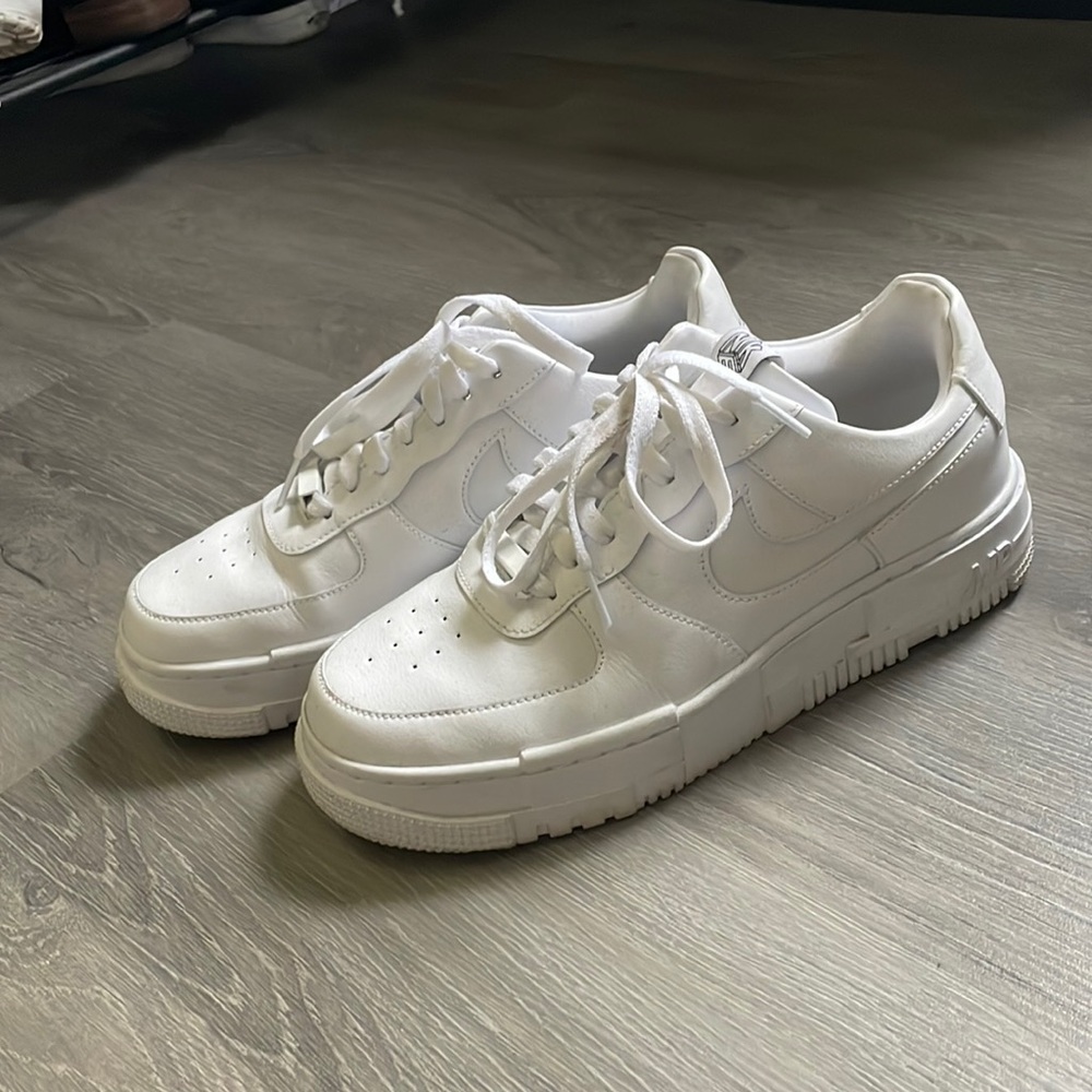Air Force ones lightly worn. Small scuffs worn less than 5 times. Size 10